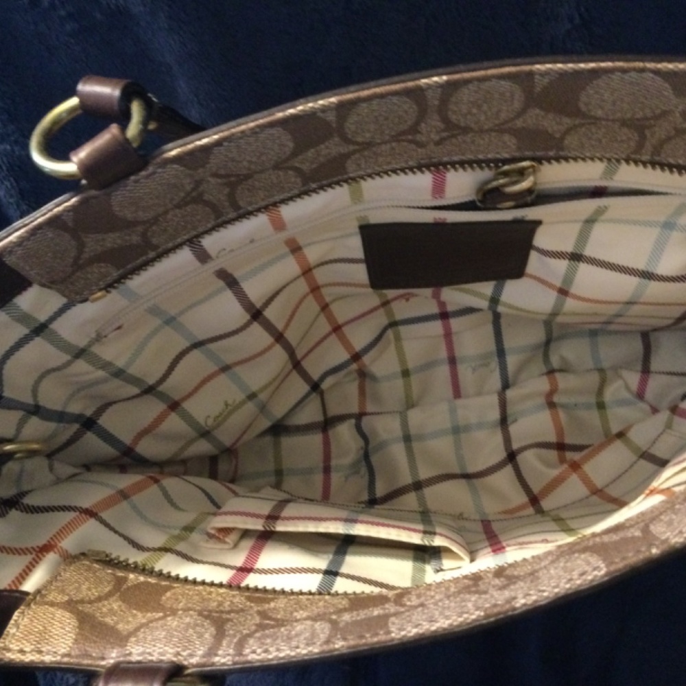 Coach - Picture 3 of 4